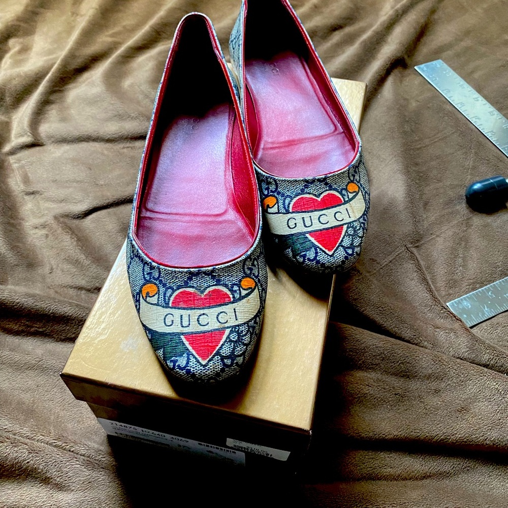 Gucci flats